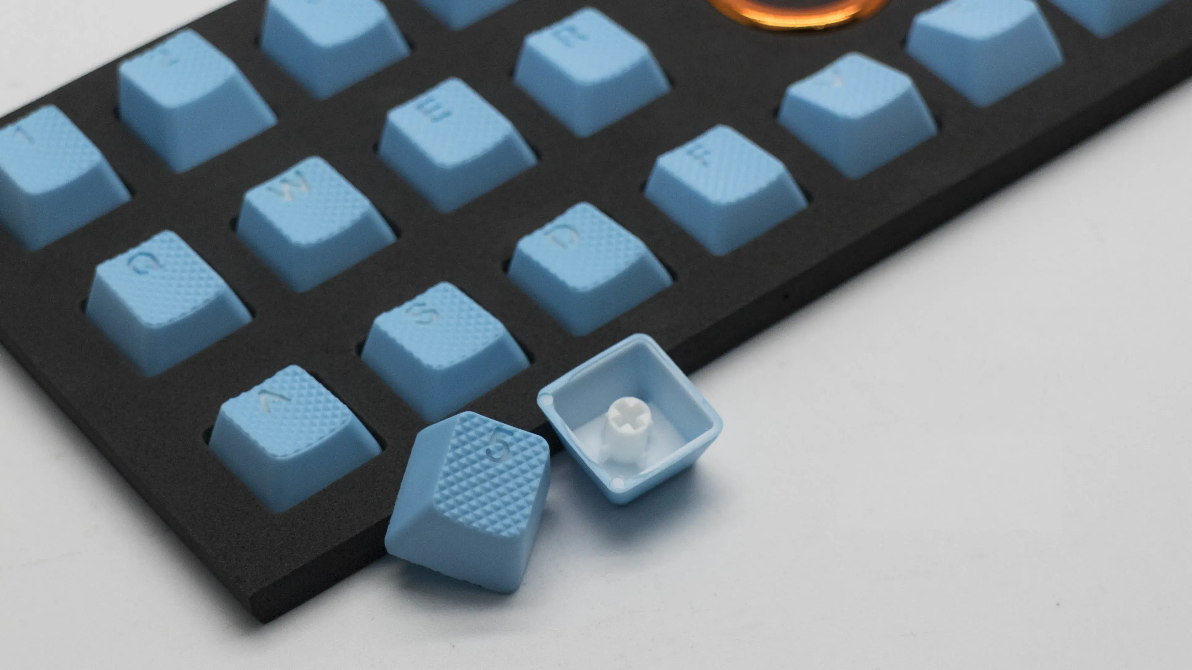Tai-Hao TPR Rubber Backlit Double-Shot 18-Key Gaming Keycap Set — Neon Blue, UK Layout thumbnail 4