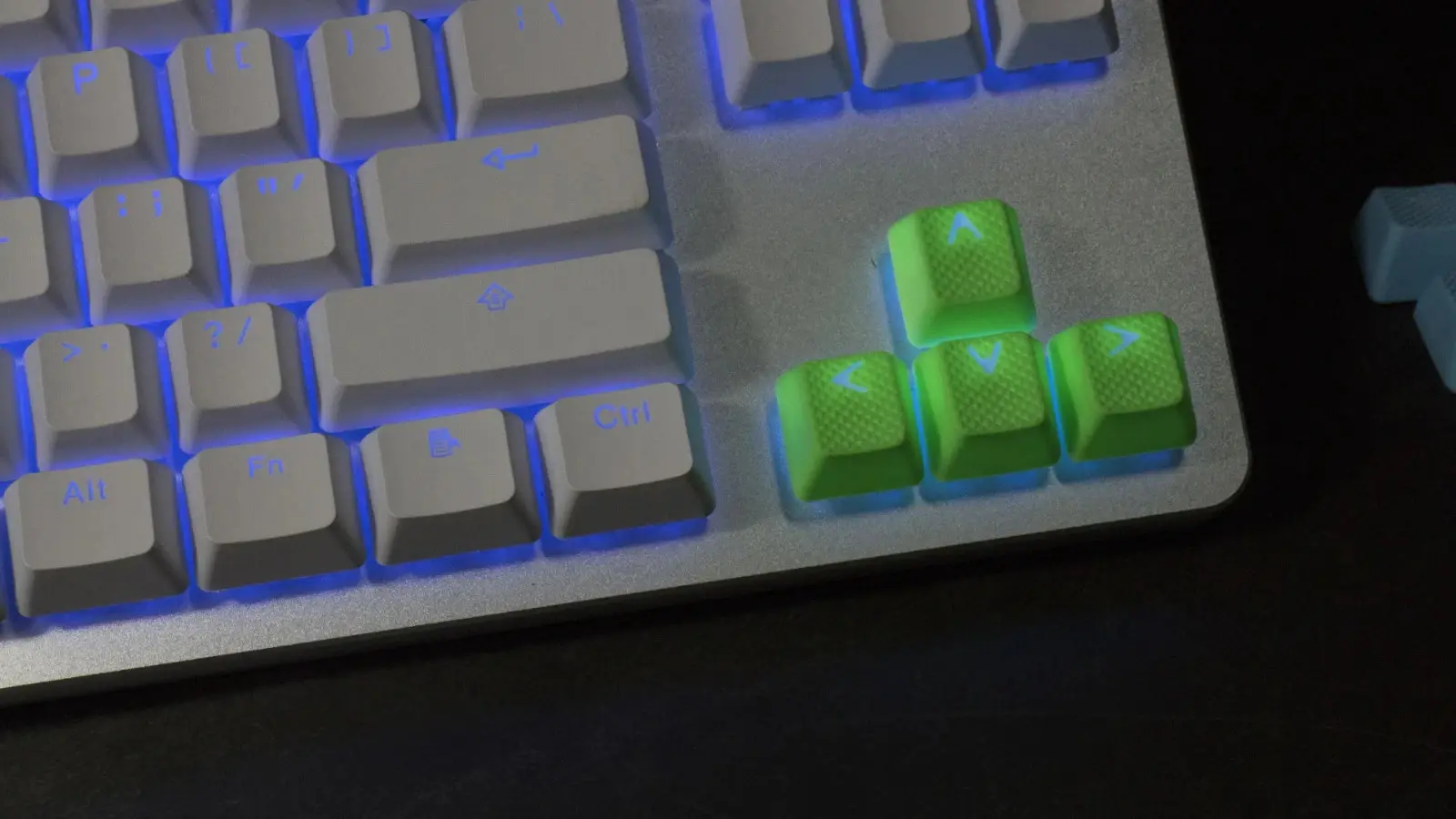 Tai-Hao TPR Rubber Backlit Double-Shot 18-Key Gaming Keycap Set — Neon Green, UK Layout thumbnail 3