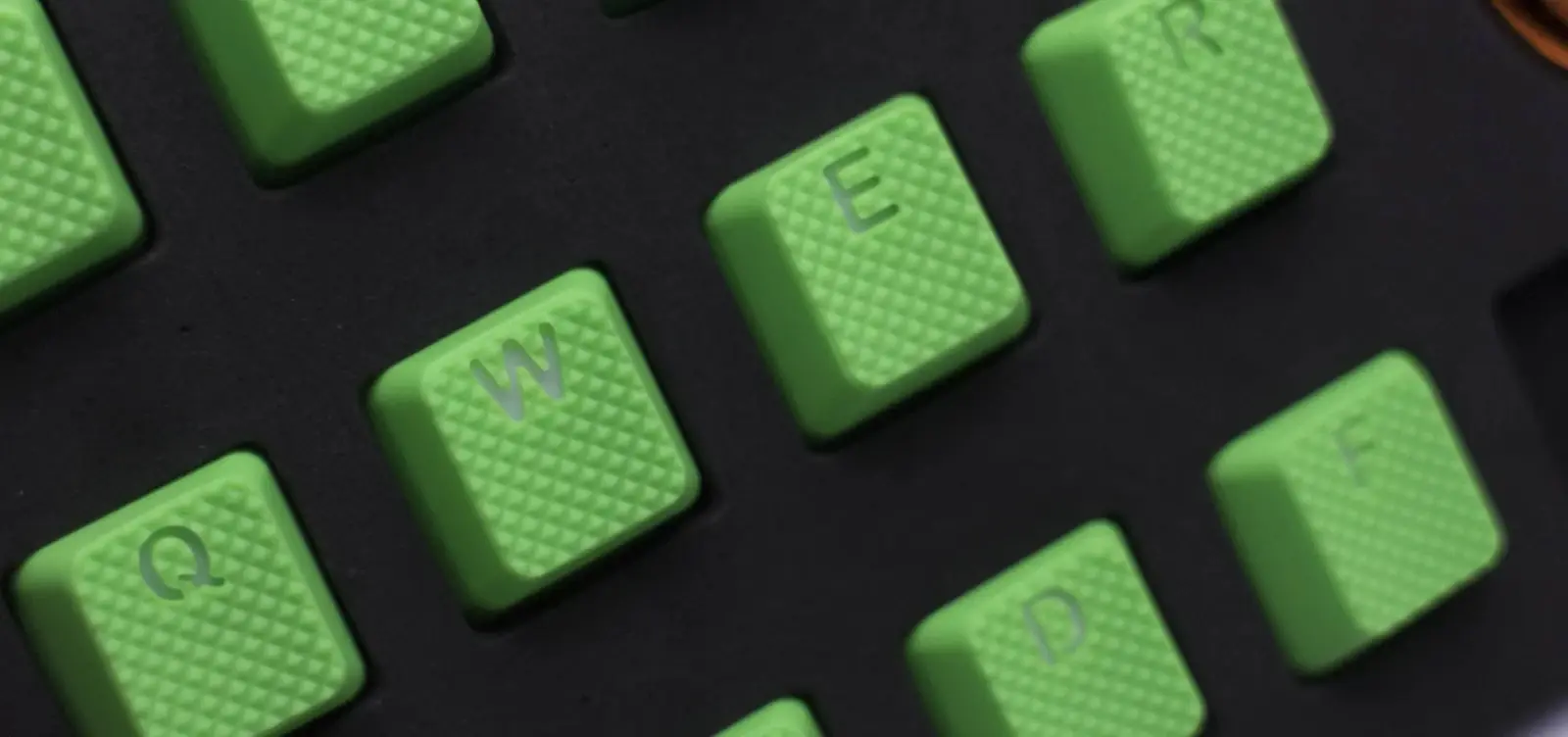 Tai-Hao TPR Rubber Backlit Double-Shot 18-Key Gaming Keycap Set — Neon Green, UK Layout thumbnail 4