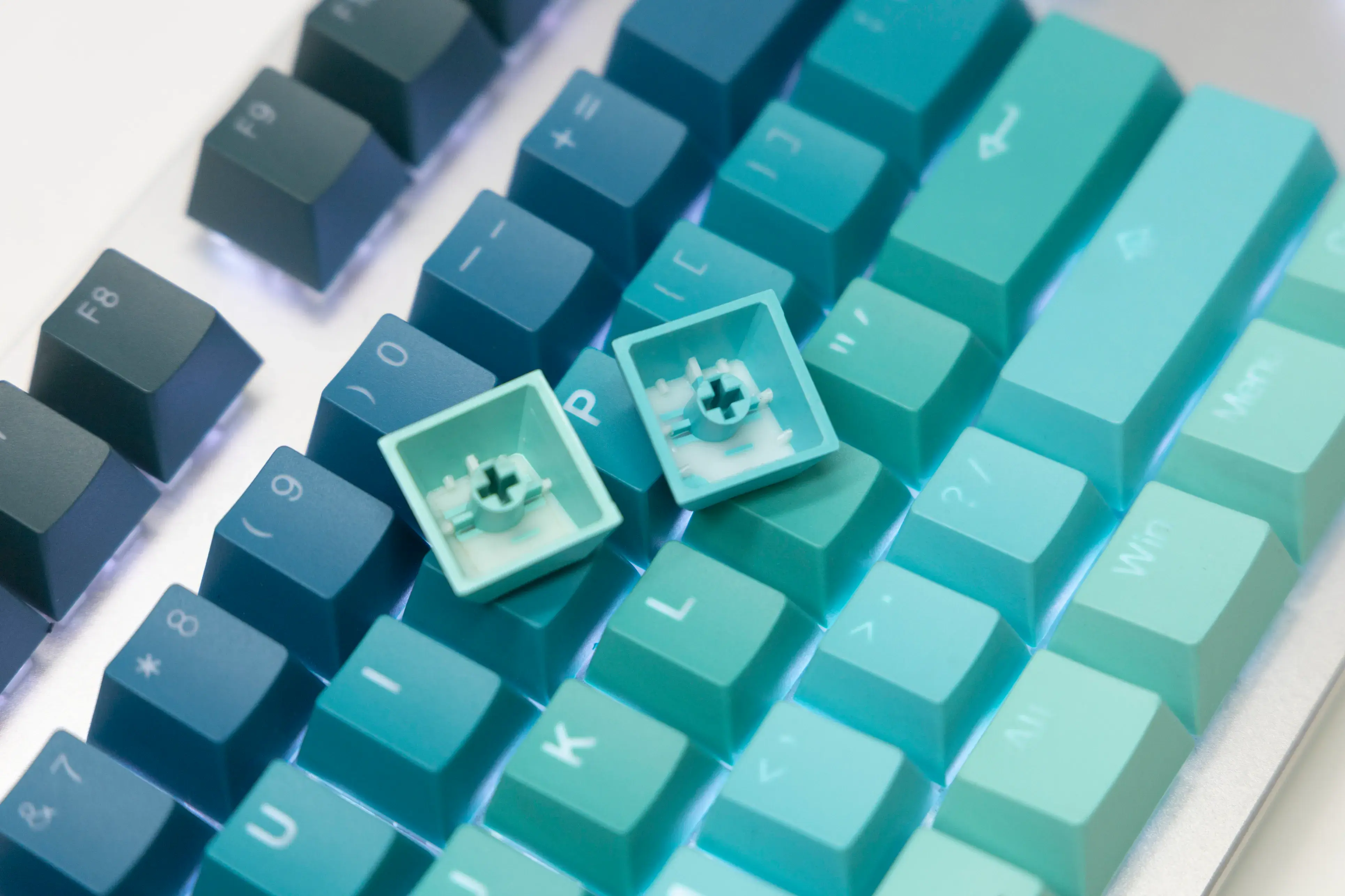 Tai-Hao PBT Double-Shot 142-Key Cubic Set — Mykonos (Aegean Blue & Teal), ANSI + ISO UK Layout thumbnail 4